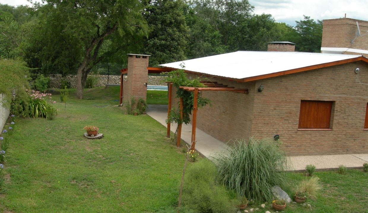 VENTA CASA SOBRE RÍO LOS AROMOS (5)