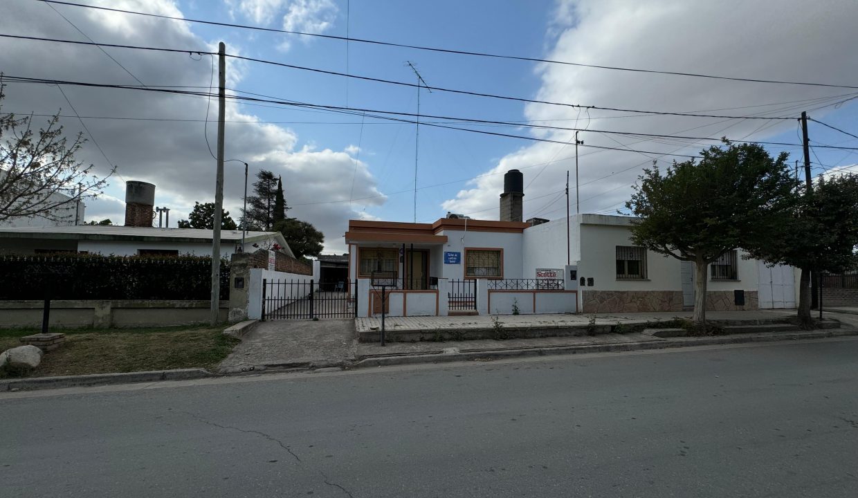 VENTA CASA BARRIO CAMARA CALLE URUGUAY (10)