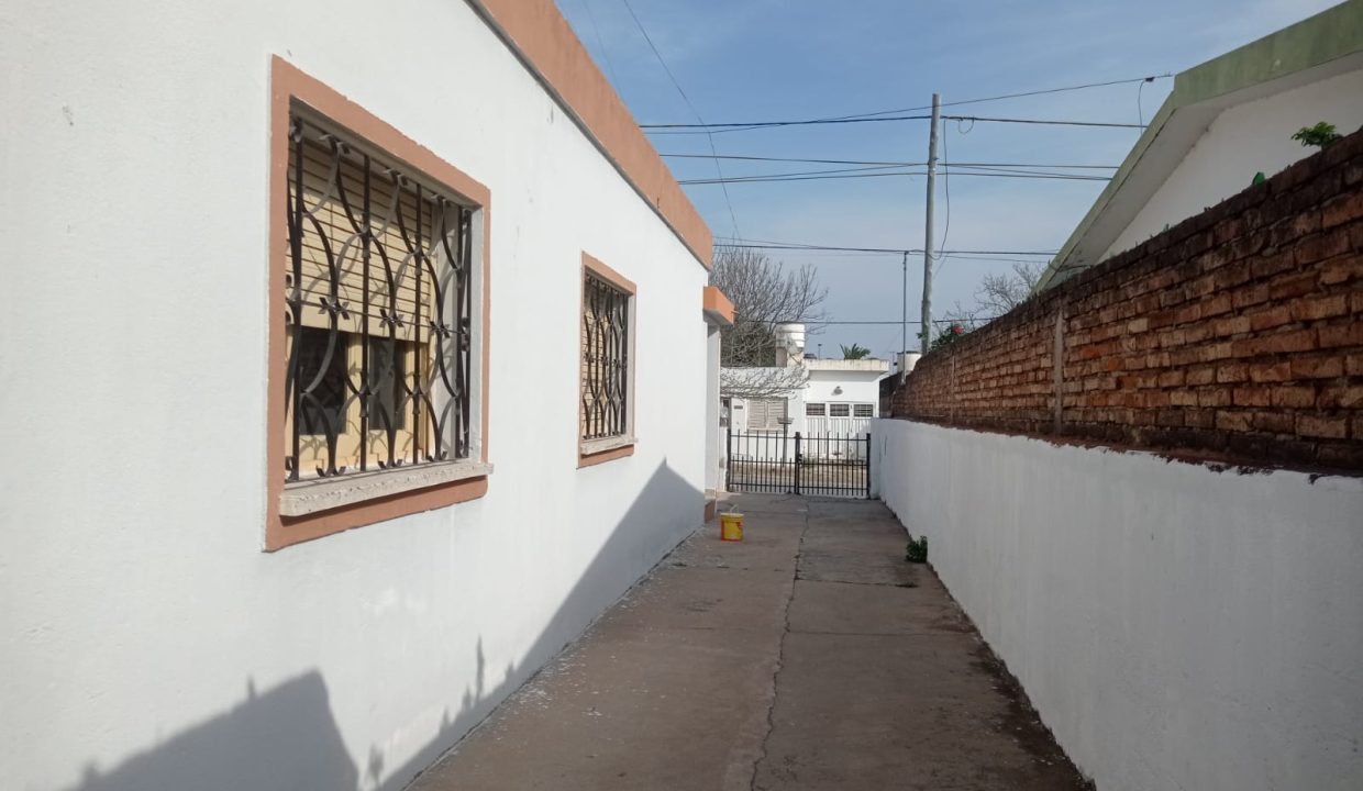 VENTA CASA BARRIO CAMARA CALLE URUGUAY (3)