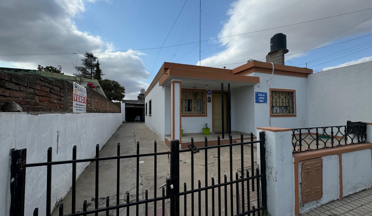 VENTA CASA BARRIO CAMARA CALLE URUGUAY (8)