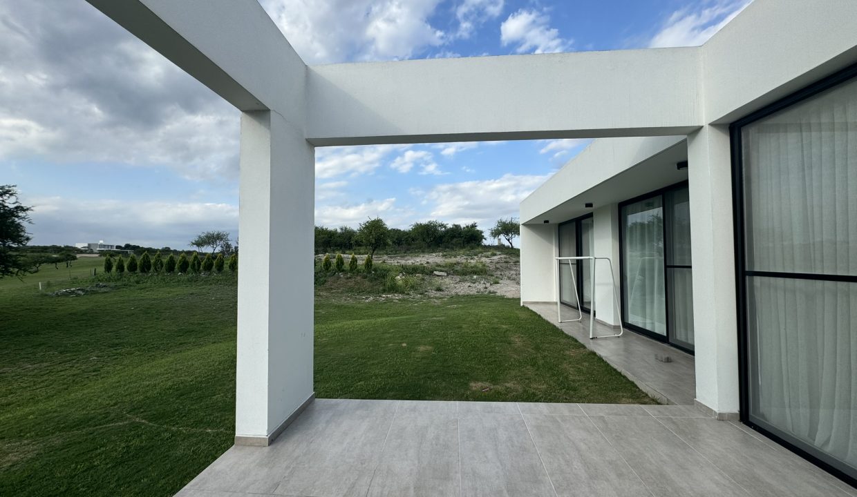 VENTA CASA NUEVA ALTA GRACIA GOLF (23)