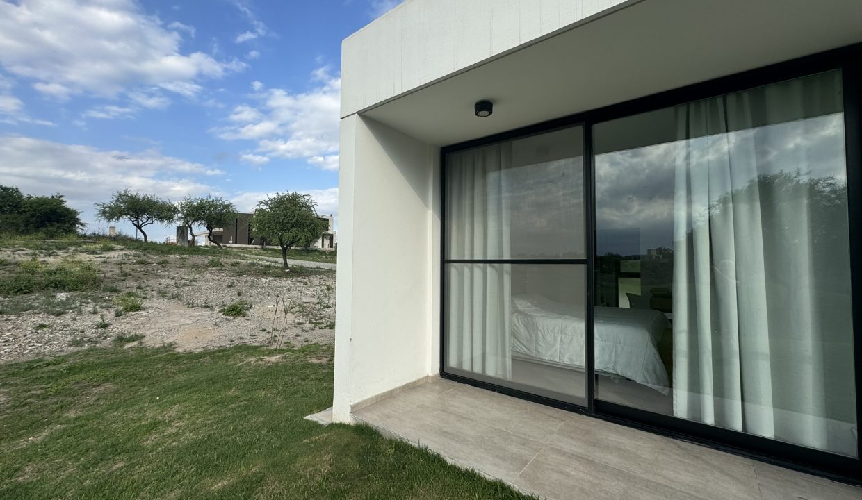 VENTA CASA NUEVA ALTA GRACIA GOLF (27)