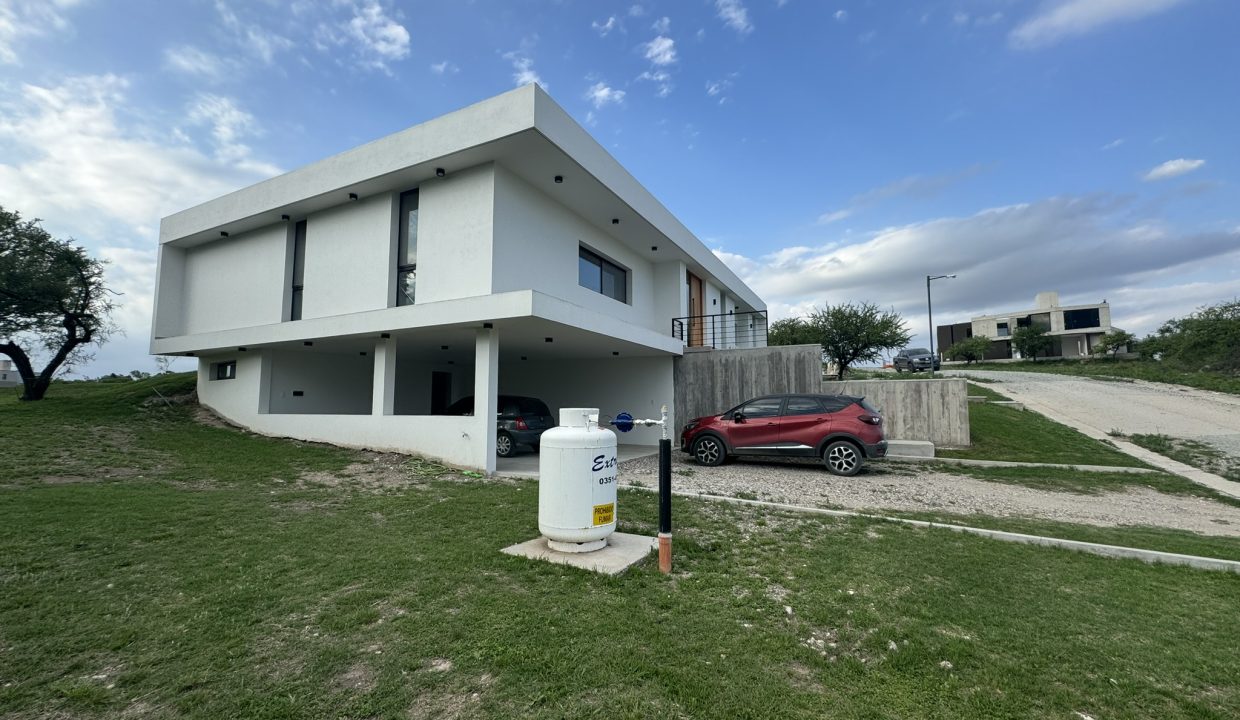 VENTA CASA NUEVA ALTA GRACIA GOLF (9)