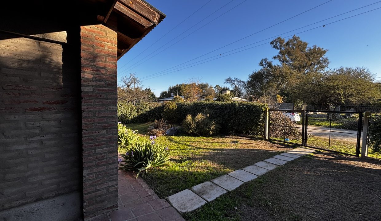 CASA VENTA ANISACATE A DOS CUADRAS RUTA 5 (3)