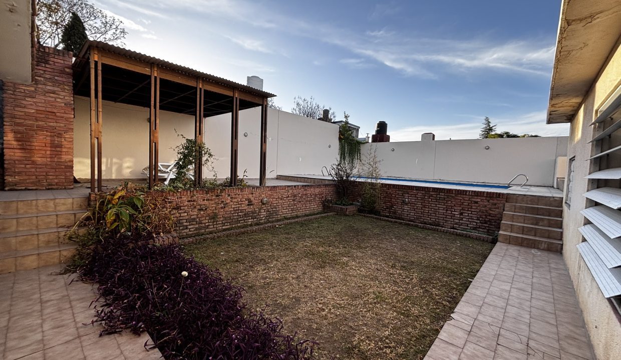 CASA VENTA BARRIO PELEGRINI CALLE CELENTANO ALTA GRACIA (45)