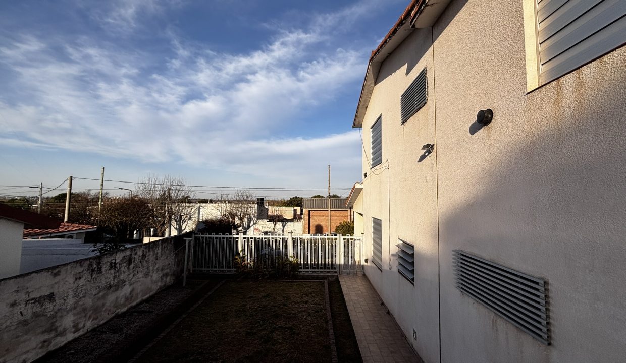 CASA VENTA BARRIO PELEGRINI CALLE CELENTANO ALTA GRACIA (46)