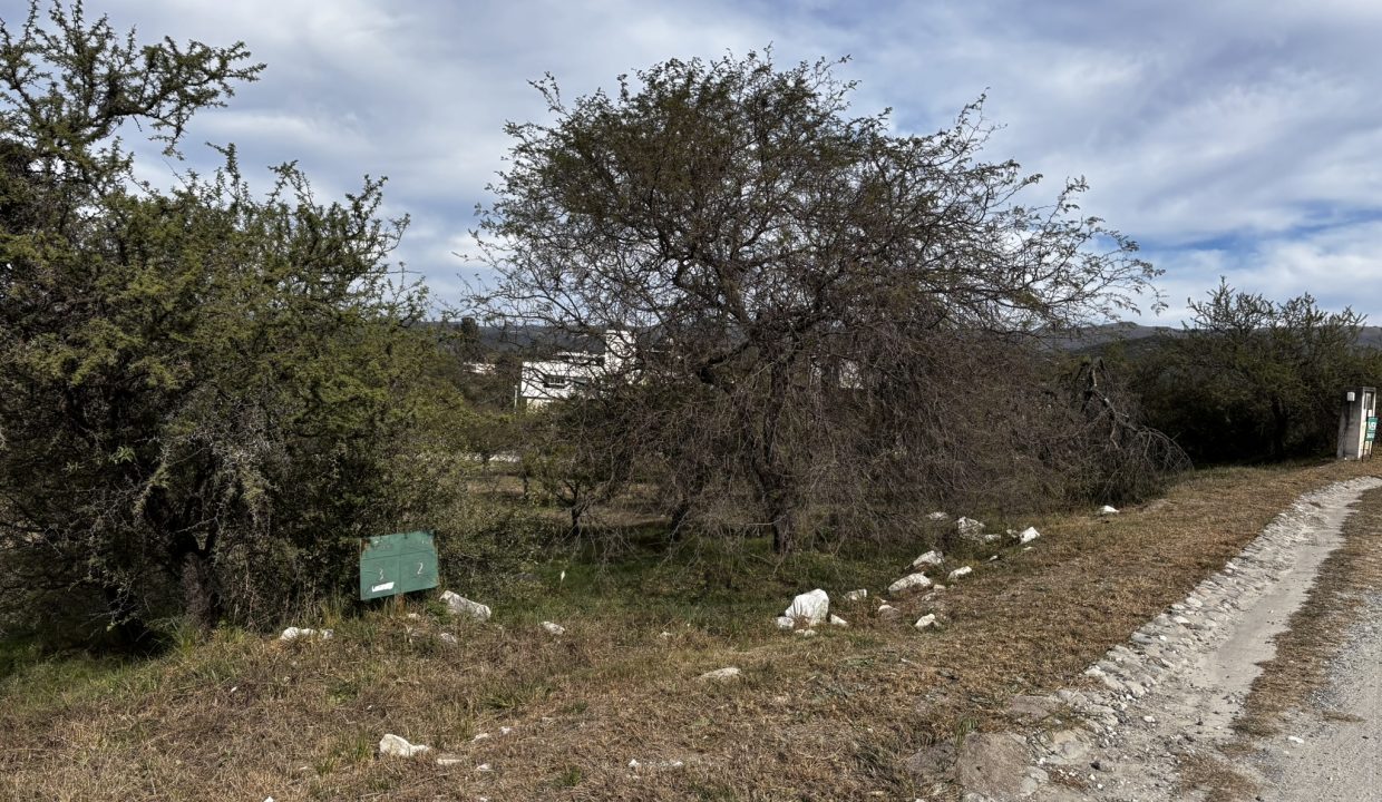 LOTE ALTA GRACIA GOLF CON FRENTE A DOS CALLES (3)