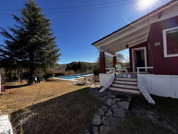 PRECIOSO CHALET EN COMUNA LOS AROMOS-ZONA DE HERMOSAS VISTAS Y CERCANA AL RIO ANISACATE