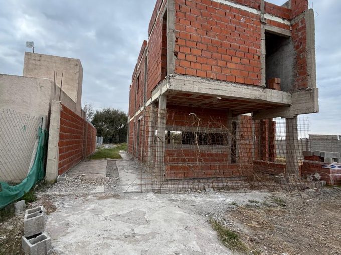 CASA A TERMINAR EN BARRIO PORTALES DEL TALA-ALTA GRACIA