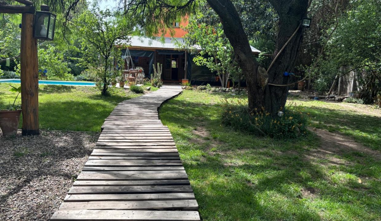 VENTA CASA CON PILETA ANISACATE A METROS DE RUTA (11)