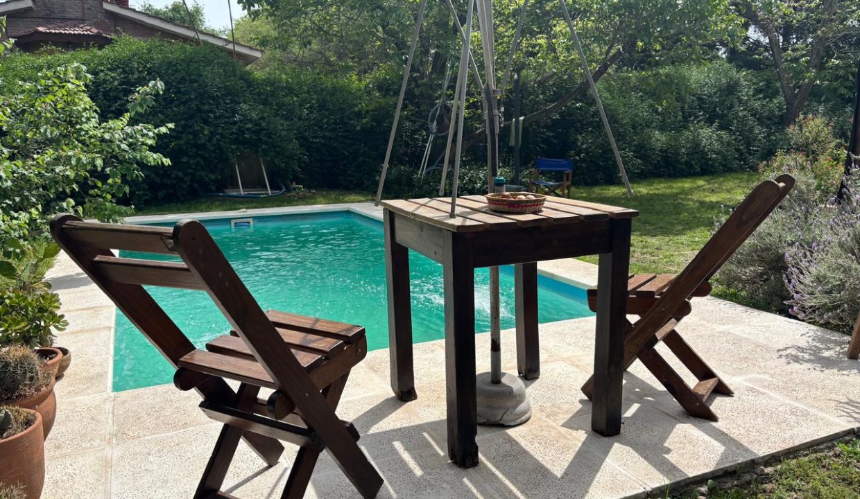 VENTA CASA CON PILETA ANISACATE A METROS DE RUTA (12)