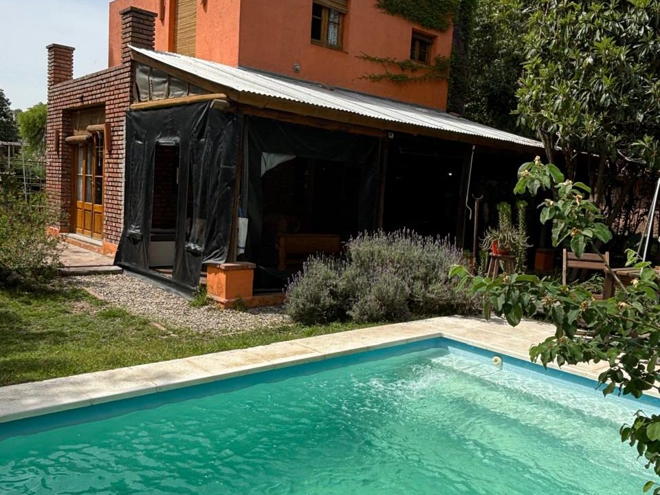 VENTA CASA CON PILETA ANISACATE A METROS DE RUTA (25)