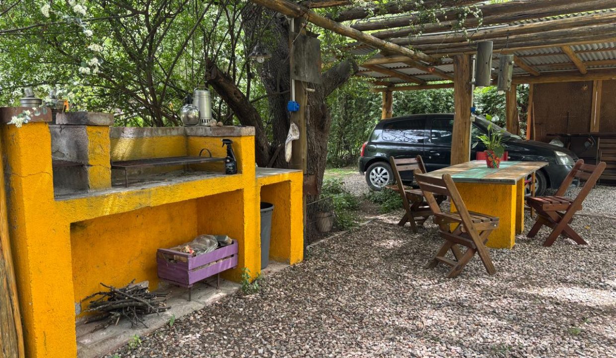 VENTA CASA CON PILETA ANISACATE A METROS DE RUTA (8)