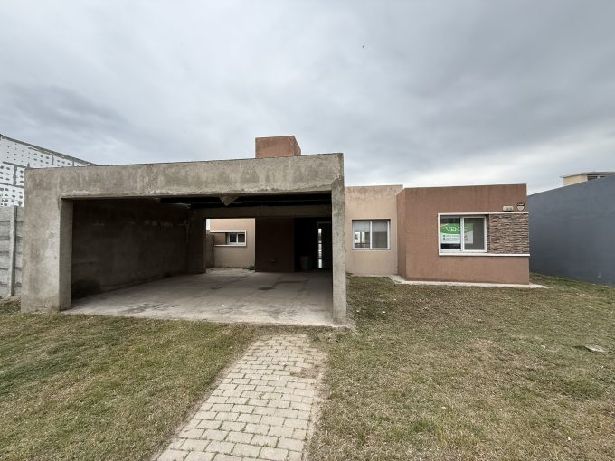 CASA NUEVA EN RESERVA TAJAMAR CON PILETA