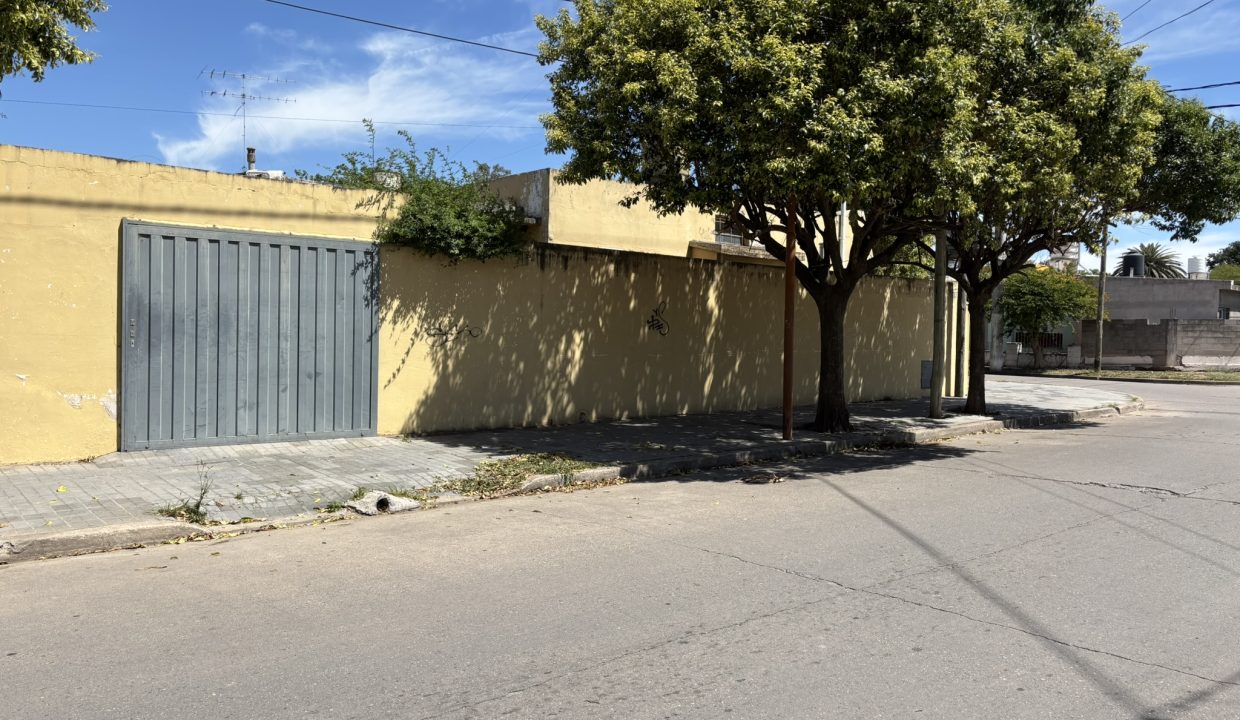 VENTA CASA BARRIO CAMARA ALTA GRACIA ITALIA ESQ BRASIL (3)