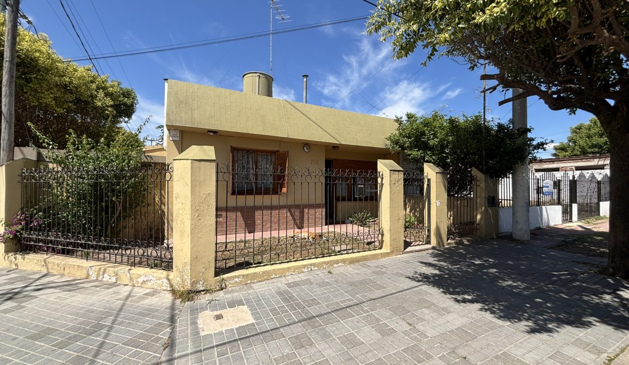 VENTA CASA BARRIO CAMARA ALTA GRACIA ITALIA ESQ BRASIL (30)