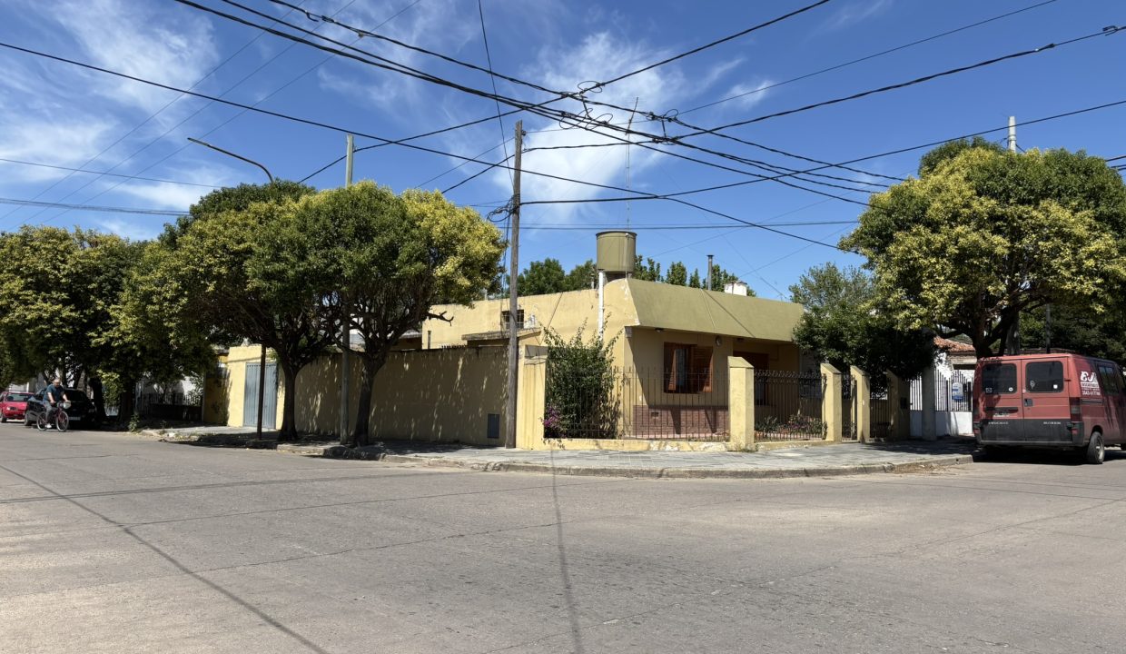 VENTA CASA BARRIO CAMARA ALTA GRACIA ITALIA ESQ BRASIL (5)