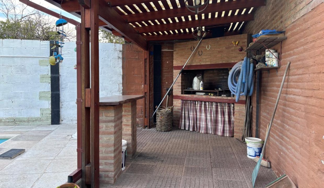 VENTA CASA EN ALTA GRACIA LUCIO V ROSSI PIEDRAS (4)