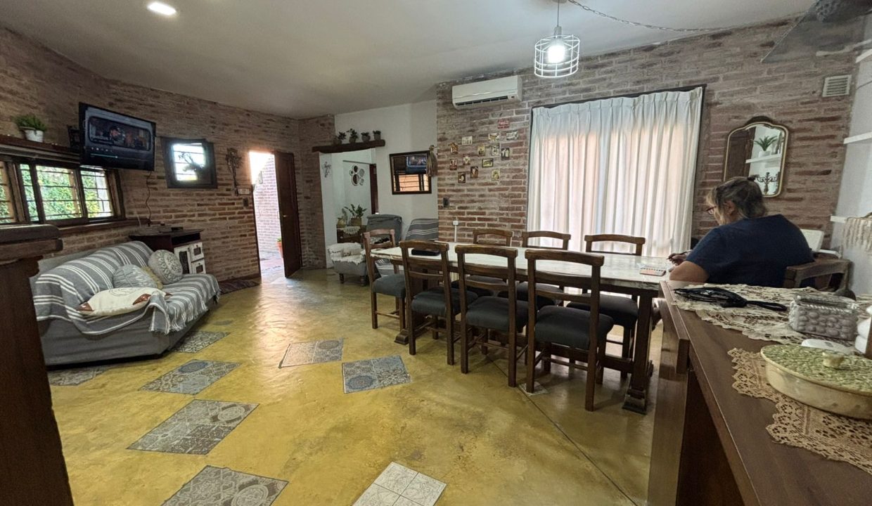 VENTA HERMOSA CASA BARRIO CAFFERATA (13)