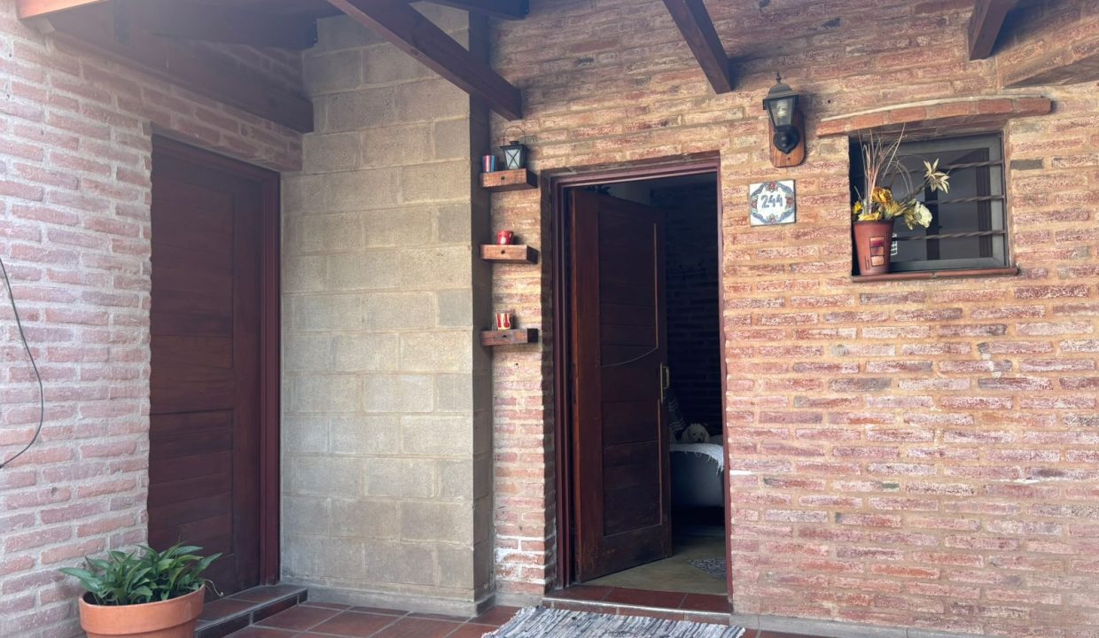 VENTA HERMOSA CASA BARRIO CAFFERATA (14)