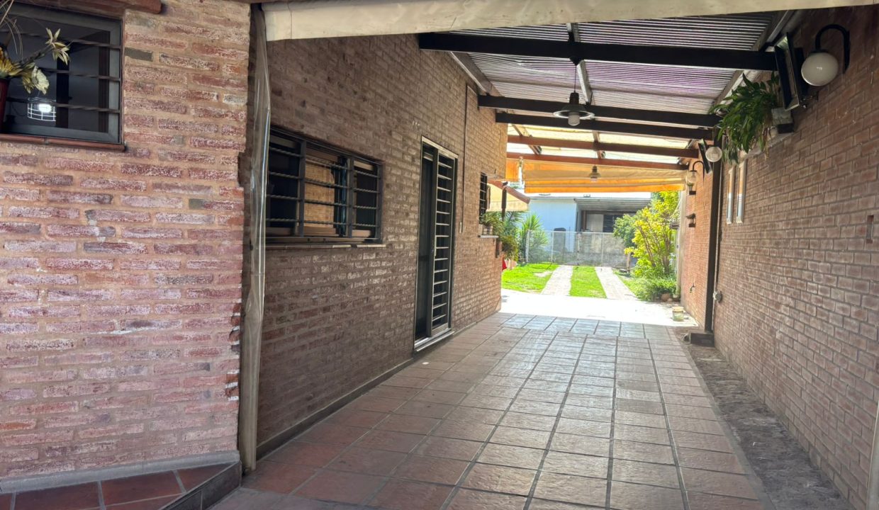 VENTA HERMOSA CASA BARRIO CAFFERATA (21)