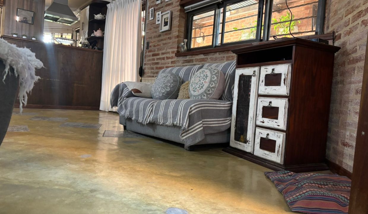 VENTA HERMOSA CASA BARRIO CAFFERATA (22)