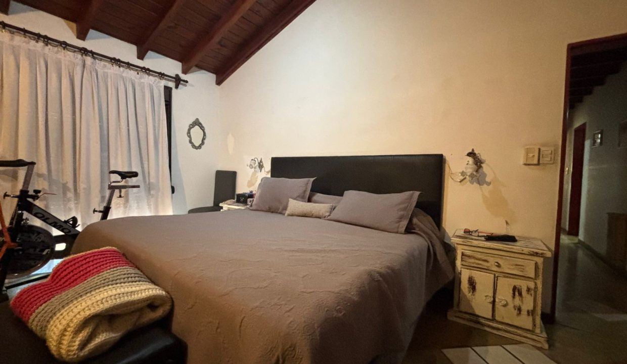 VENTA HERMOSA CASA BARRIO CAFFERATA (24)