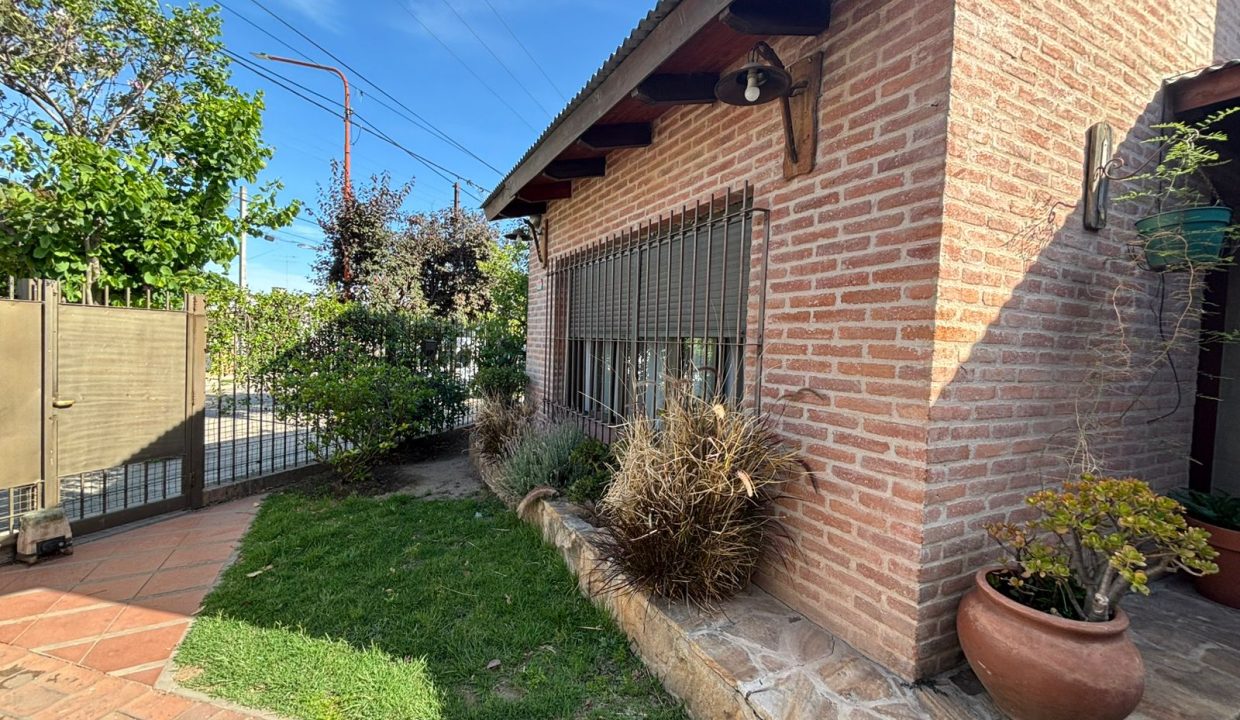 VENTA HERMOSA CASA BARRIO CAFFERATA (27)