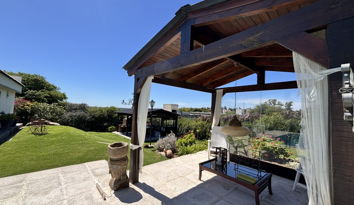 VENTA CASA B CERRADO ANGLO ALTA GRACIA (66)